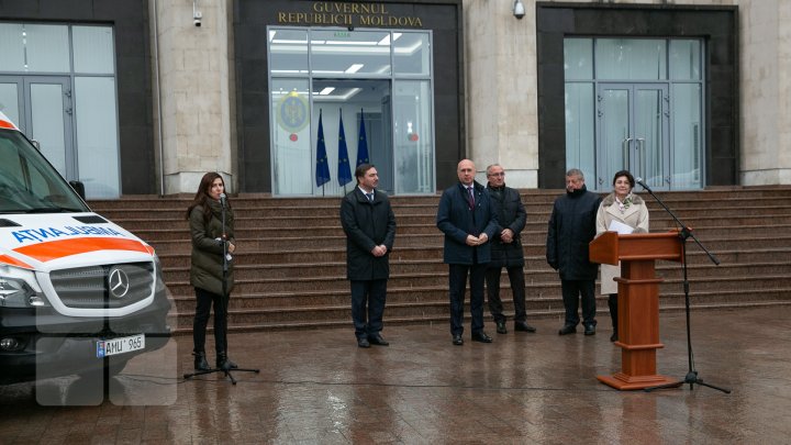 36 de ambulanţe noi, de tip Mercedes, aduse în ţară. Vor mai fi cumpărate altele 170 (FOTOREPORT)