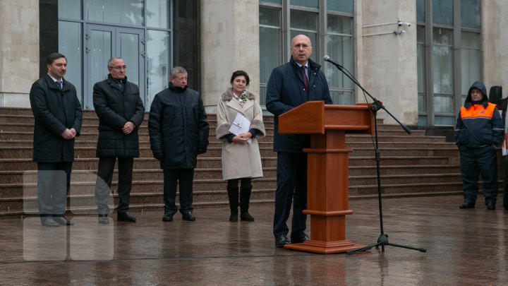 36 de ambulanţe noi, de tip Mercedes, aduse în ţară. Vor mai fi cumpărate altele 170 (FOTOREPORT)