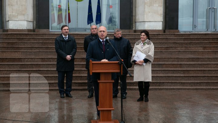 36 de ambulanţe noi, de tip Mercedes, aduse în ţară. Vor mai fi cumpărate altele 170 (FOTOREPORT)