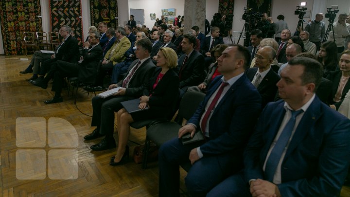 Leul moldovenesc, la un sfert de veac. BNM a lansat moneda aniversară de 10 lei (FOTOREPORT)