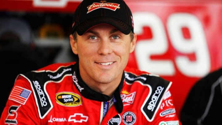 KEVIN HARVICK, SUCCES ÎN TEXAS. Sportivul a obţinut calificarea în faza Final Four