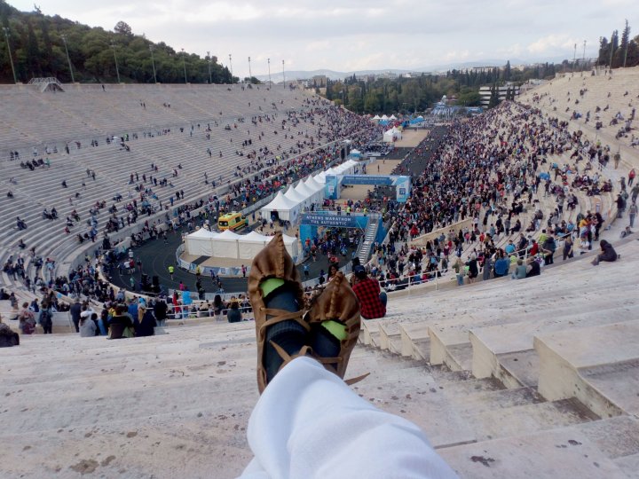 A marcat în mod inedit Centenarul Marii Uniri. Ce a făcut un român la Maratonul Autentic de la Atena (FOTO)