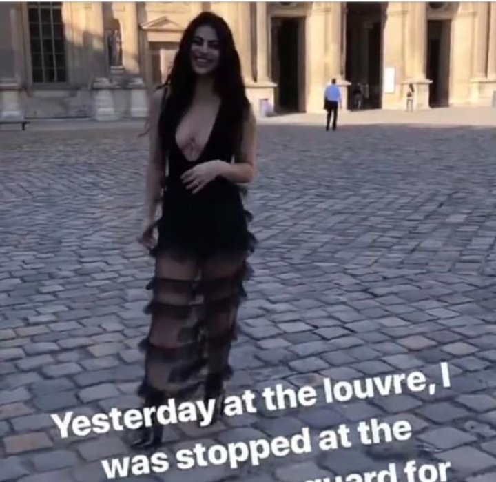 SITUAŢIE NEPLĂCUTĂ pentru un fotomodel. Nu a fost lăsată să intre în muzeul Luvru din cauza decolteului (FOTO)