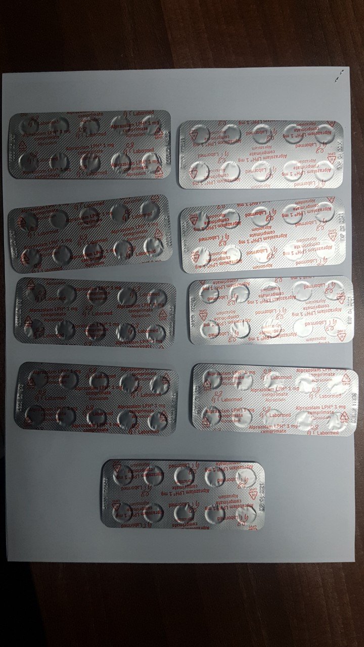 Reţinută pe Aeroportul Chișinău. Ce au descoperit vameşii în valiza unei femei. Riscă ani grei de puşcărie (FOTO) 