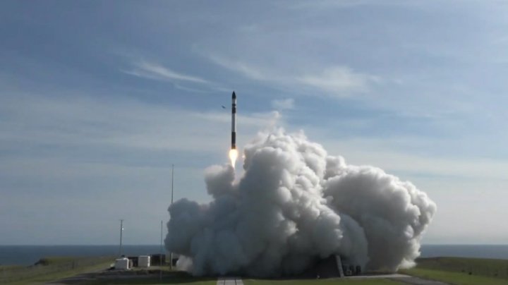 Compania privată Rocket Lab a lansat prima sa rachetă comercială