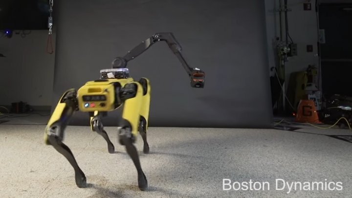 Vă mai amintiți de roboții Spot Mini de la Boston Dynamics? Au primit o îmbunătățire (VIDEO)