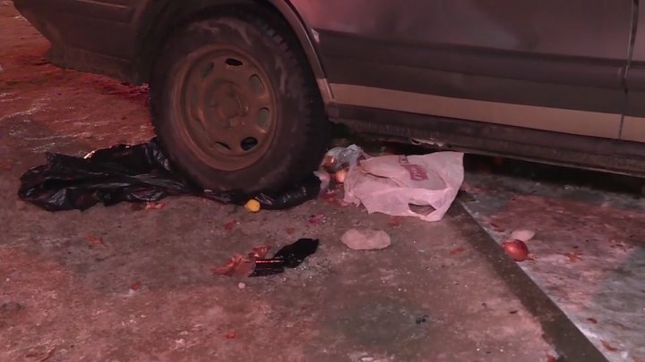 ACCIDENT TERIBIL în Capitală. Un tânăr, lovit violent de o maşină în timp ce aştepta transportul public în staţie