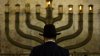 Evreii din întreaga lume celebrează astăzi prima zi de Hanuka – Sărbătoarea Luminilor