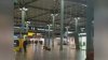 Panică pe aeroportul din Amsterdam. Un român a ameninţat pasagerii cu un cuţit (VIDEO)