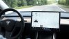 Funcţia Navigate on Autopilot disponibilă pe maşinile Tesla ia tot mai multe dintre atribuţiile şoferului