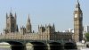Individ suspect, reţinut şi imobilizat cu un Taser la intrarea în curtea Parlamentului Marii Britanii