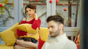 Îndrăgostiţi în ajunul sărbătorilor? Cleopatra Stratan și Edward Sanda, cu o piesă ritmată şi un videoclip călduros de iarnă (VIDEO) 