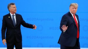 Donald Trump, în stilul său. L-a lăsat cu mâna întinsă pe preşedintele argentinian Mauricio Macri (VIDEO)