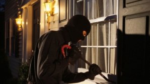 Furt ca în filme la Orhei. Un seif a dispărut cu tot cu bani. Paznicul întreprinderii, nedumerit de cum s-a întâmplat