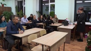 Emoţii şi amintiri frumoase. Absolvenţii liceului Ion Creangă şi-au revăzut colegii şi foştii profesori