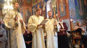 Poveste reală demnă de o telenovelă. Un preot, prins de soţie cu amanta în pat înainte de Crăciun 