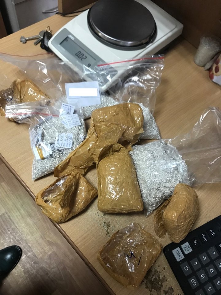 Aduceau bijuterii din aur și argint din Turcia și le vindeau în țară. Doi moldoveni, reținuți în Capitală (FOTO/VIDEO)