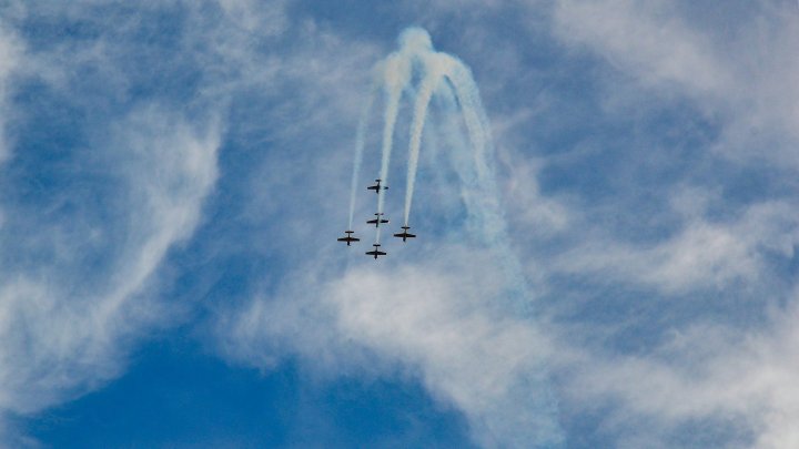 Astăzi este marcată ZIUA INTERNAŢIONALĂ A AVIAŢIEI CIVILE (GALERIE FOTO)