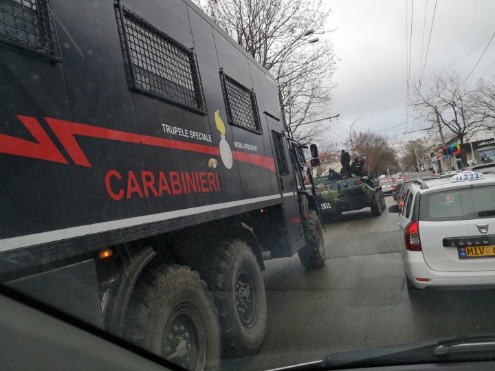 Şoferii din Chişinău, speriaţi de poliţiştii pe blindate (GALERIE FOTO/VIDEO)