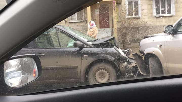 ACCIDENT VIOLENT pe strada Vasile Lupu. Un copil a ajuns la spital, iar mama lui a avut nevoie de îngrijiri medicale (FOTO)