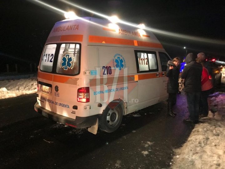 O mașină înmatriculată în Republica Moldova, RĂSTURNATĂ în judeţul Iaşi. Medicii şi poliţia au intervenit de urgenţă (FOTO)