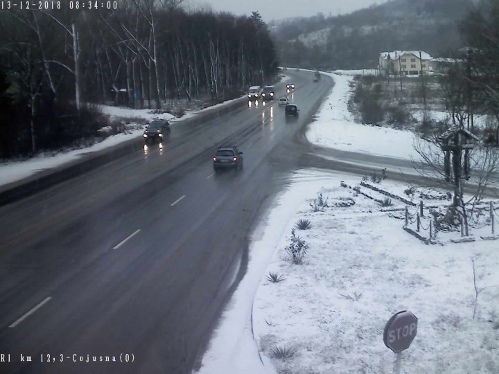 Ninge slab în mai multe zone ale ţării, iar pe anumite porţiuni de drum s-a format polei. Cum se circulă în ţară (GALERIE FOTO)