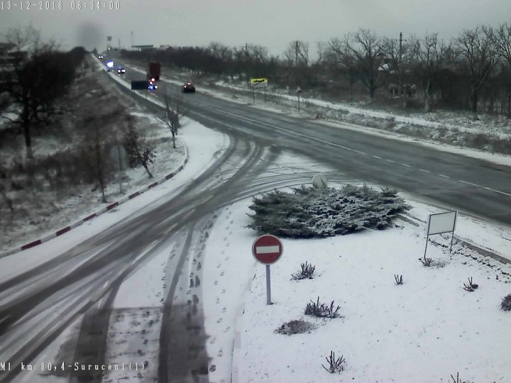 Ninge slab în mai multe zone ale ţării, iar pe anumite porţiuni de drum s-a format polei. Cum se circulă în ţară (GALERIE FOTO)