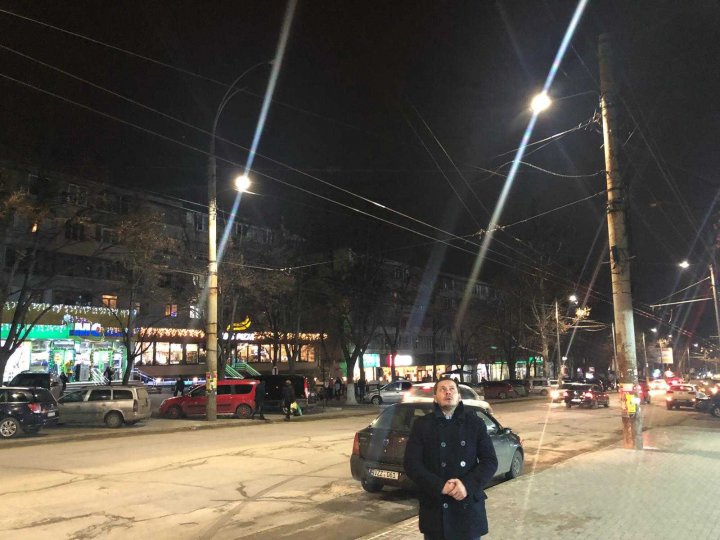 Gata cu întunericul beznă de pe drumuri! Strada Ion Creangă din Capitală, ILUMINATĂ (FOTO)