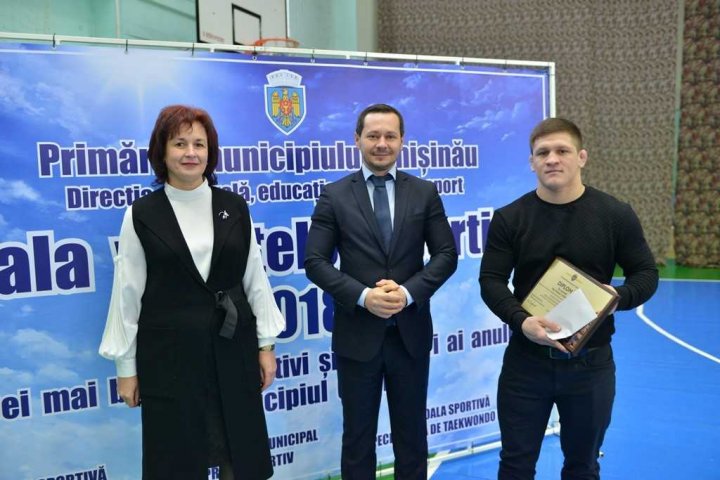 GALA VEDETELOR SPORTIVE: Cei mai buni antrenori şi sportivi din municipiul Chişinău, AU FOST PREMIAŢI (GALERIE FOTO)