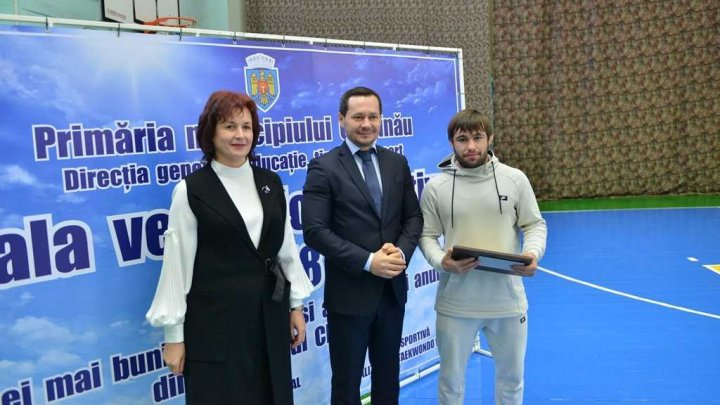 GALA VEDETELOR SPORTIVE: Cei mai buni antrenori şi sportivi din municipiul Chişinău, AU FOST PREMIAŢI (GALERIE FOTO)