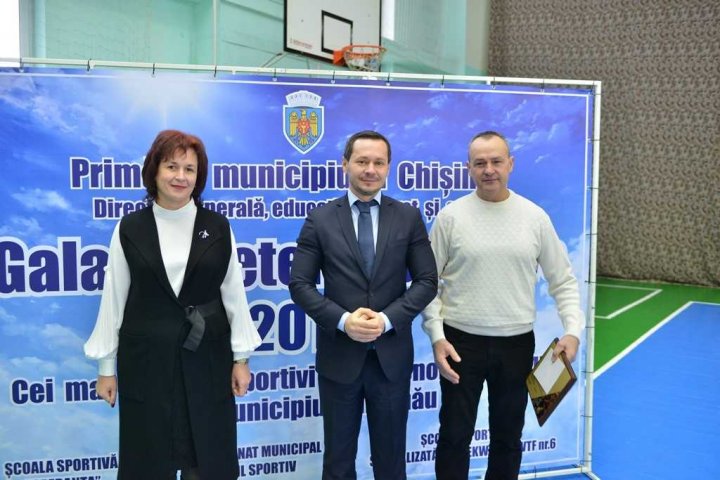GALA VEDETELOR SPORTIVE: Cei mai buni antrenori şi sportivi din municipiul Chişinău, AU FOST PREMIAŢI (GALERIE FOTO)