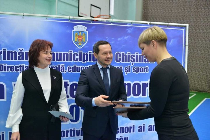 GALA VEDETELOR SPORTIVE: Cei mai buni antrenori şi sportivi din municipiul Chişinău, AU FOST PREMIAŢI (GALERIE FOTO)
