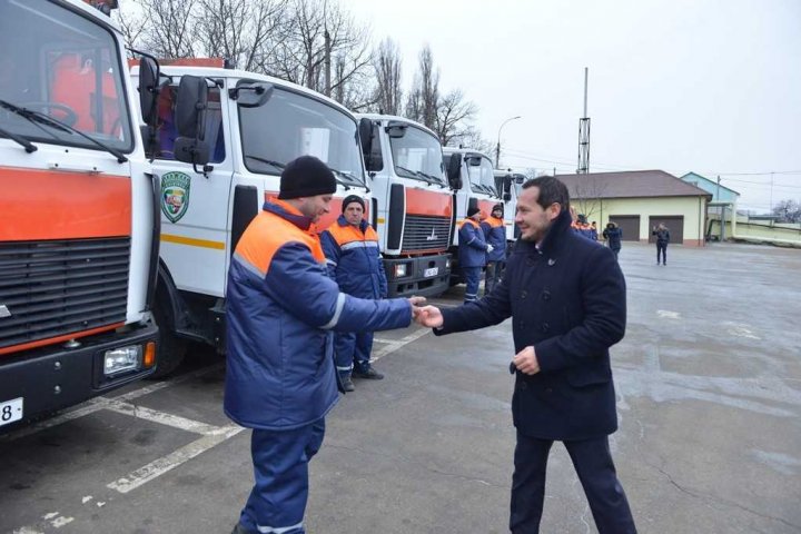 Înainte de sărbători, regia Autosalubritate a cumpărat 12 autospeciale noi (GALERIE FOTO)