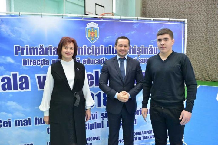 GALA VEDETELOR SPORTIVE: Cei mai buni antrenori şi sportivi din municipiul Chişinău, AU FOST PREMIAŢI (GALERIE FOTO)