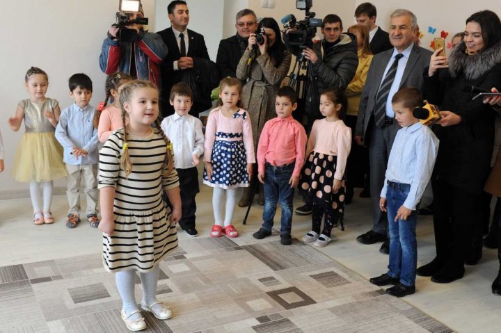 Pavel Filip, la redeschiderea grădiniței din Drăgușeni: Nu putem vorbi despre un viitor al acestei țări, fără a ne gândi la condițiile pe care le oferim copiilor noștri