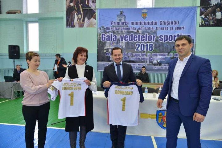 GALA VEDETELOR SPORTIVE: Cei mai buni antrenori şi sportivi din municipiul Chişinău, AU FOST PREMIAŢI (GALERIE FOTO)