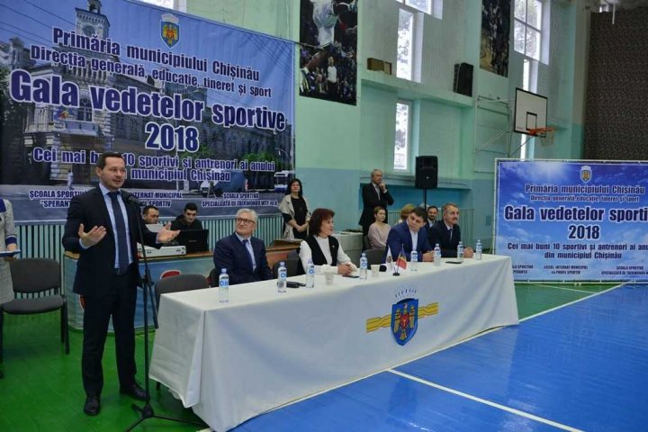 GALA VEDETELOR SPORTIVE: Cei mai buni antrenori şi sportivi din municipiul Chişinău, AU FOST PREMIAŢI (GALERIE FOTO)