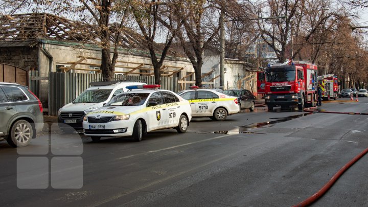 INCENDIU în centrul Capitalei. Pompierii, la faţa locului. O femeie s-a ales cu arsuri (FOTOREPORT)