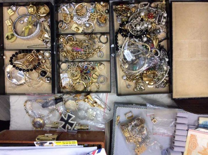 PERCHEZIŢII DE AMPLOARE. Un grup de moldoveni jefuia case de lux din Germania şi Italia. Prejudiciul este de 20 MILIOANE DE EURO