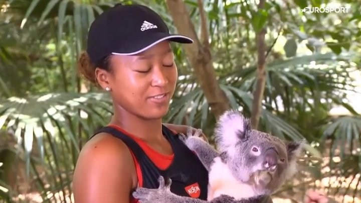 Naomi Osaka este PASIONATĂ DE ANIMALE. Tenismena a oferit un interviu ținând un koala în brațe