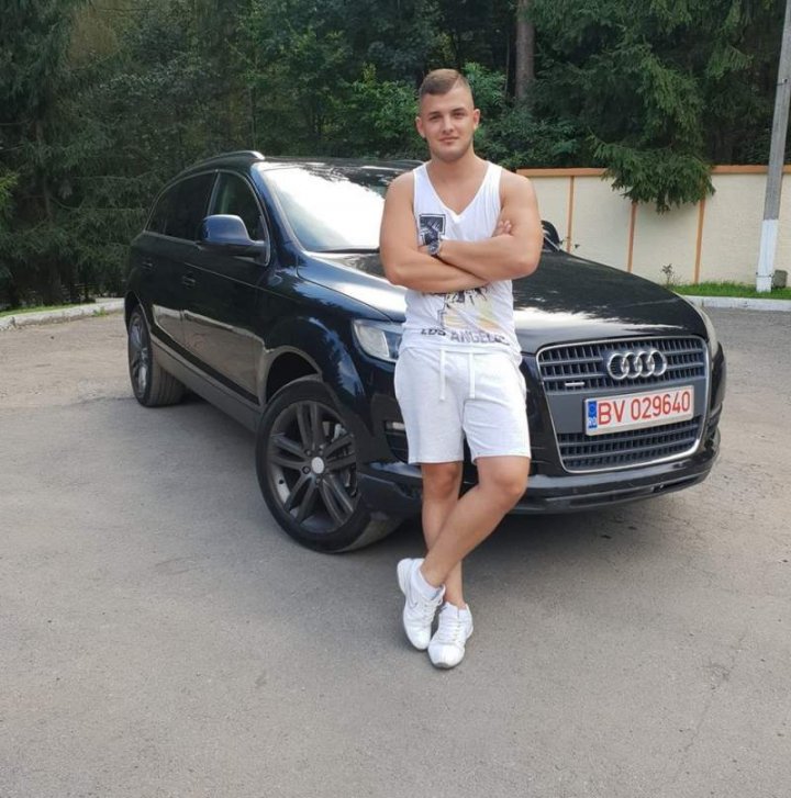 Un jandarm a fost prins cu cocaină de 15.000 euro. Marfa, ascunsă într-o cutie de prăjituri (FOTO)