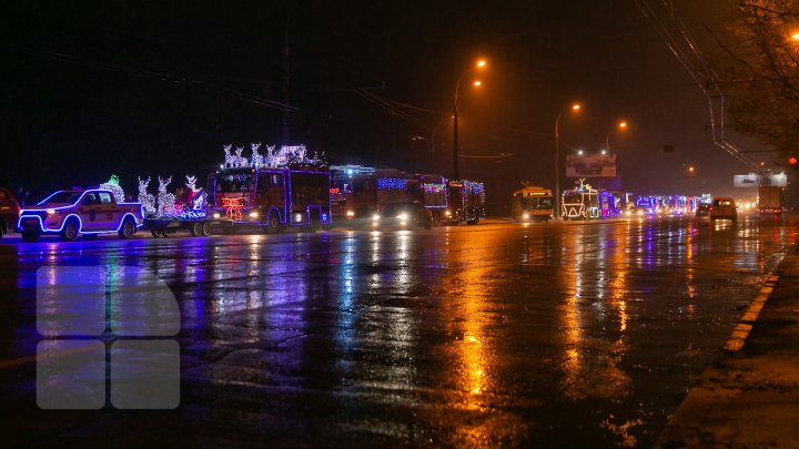 Pompierii şi salvatorii au lansat Caravana de Crăciun. Vor ajunge în 4 raioane ale ţării (FOTOREPORT)