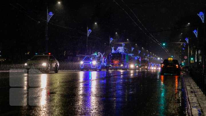 Pompierii şi salvatorii au lansat Caravana de Crăciun. Vor ajunge în 4 raioane ale ţării (FOTOREPORT)