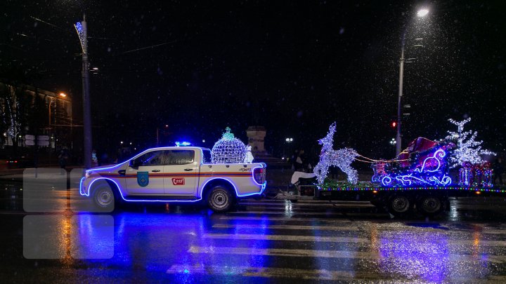 Pompierii şi salvatorii au lansat Caravana de Crăciun. Vor ajunge în 4 raioane ale ţării (FOTOREPORT)