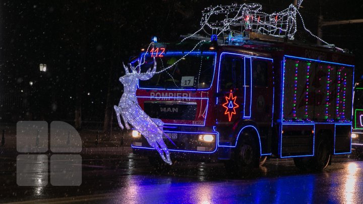 Pompierii şi salvatorii au lansat Caravana de Crăciun. Vor ajunge în 4 raioane ale ţării (FOTOREPORT)