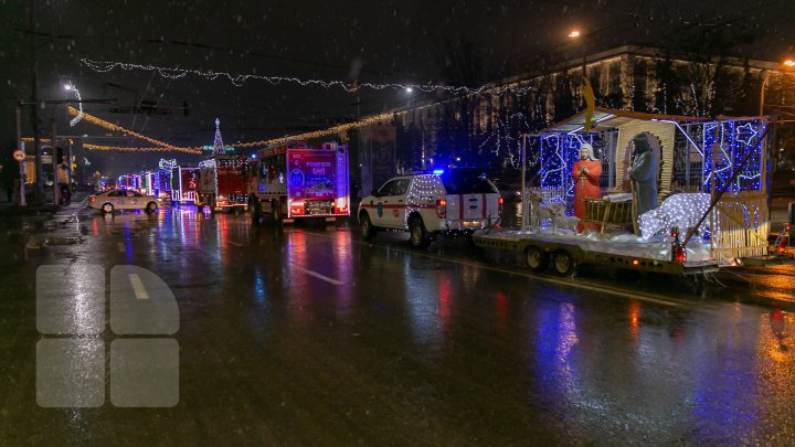 Pompierii şi salvatorii au lansat Caravana de Crăciun. Vor ajunge în 4 raioane ale ţării (FOTOREPORT)