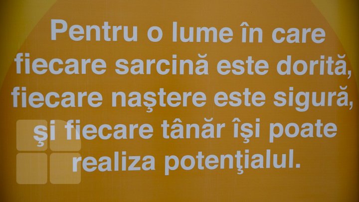 NU DAȚI VINA PE HAINE, expoziția care demonstrează că vestimentația unei femei nu provoacă bărbații (FOTOREPORT)