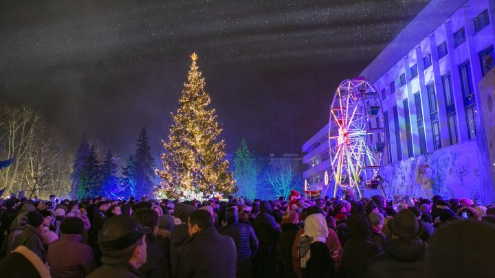 Târgul de Crăciun 2018: Mai mulţi copii au primit cadouri. Cum se distrează vizitatorii