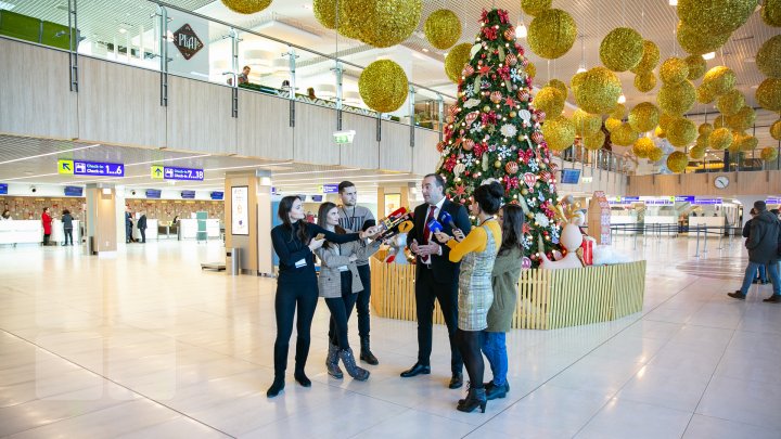 Atmosferă de basm pe Aeroportul Internaţional Chişinău. Ce surprize îi aşteaptă pe cei care vin acasă (FOTOREPORT)