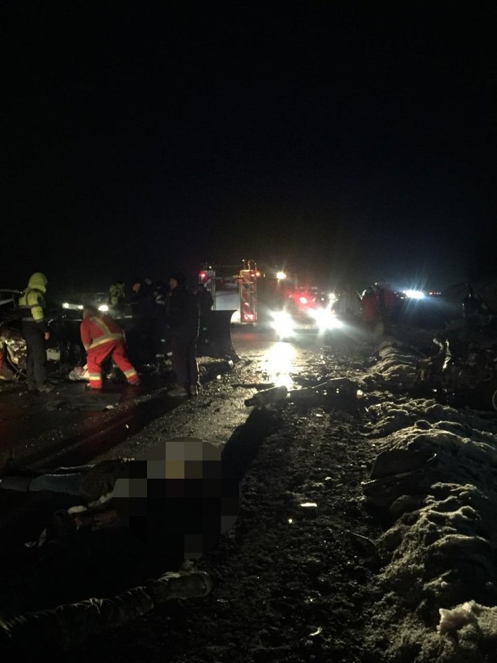 IMAGINI DE GROAZĂ. Primele momente după accidentul de lângă Ivancea, surprinse de un martor ocular (VIDEO)